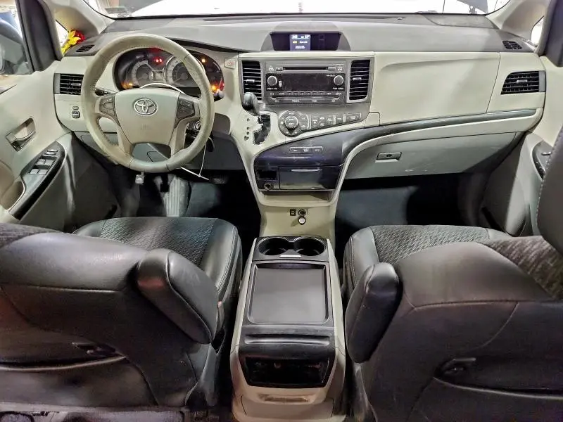 2011 TOYOTA SIENNA SPORT  