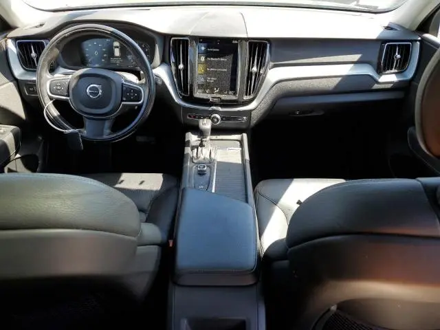 2018 VOLVO XC60 T6 MOMENTUM  
