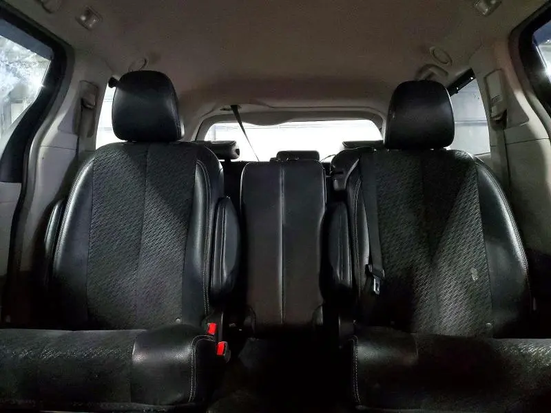 2012 TOYOTA SIENNA SE 8-PASSENGER  