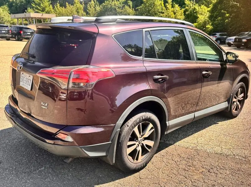 2017 TOYOTA RAV4 XLE  