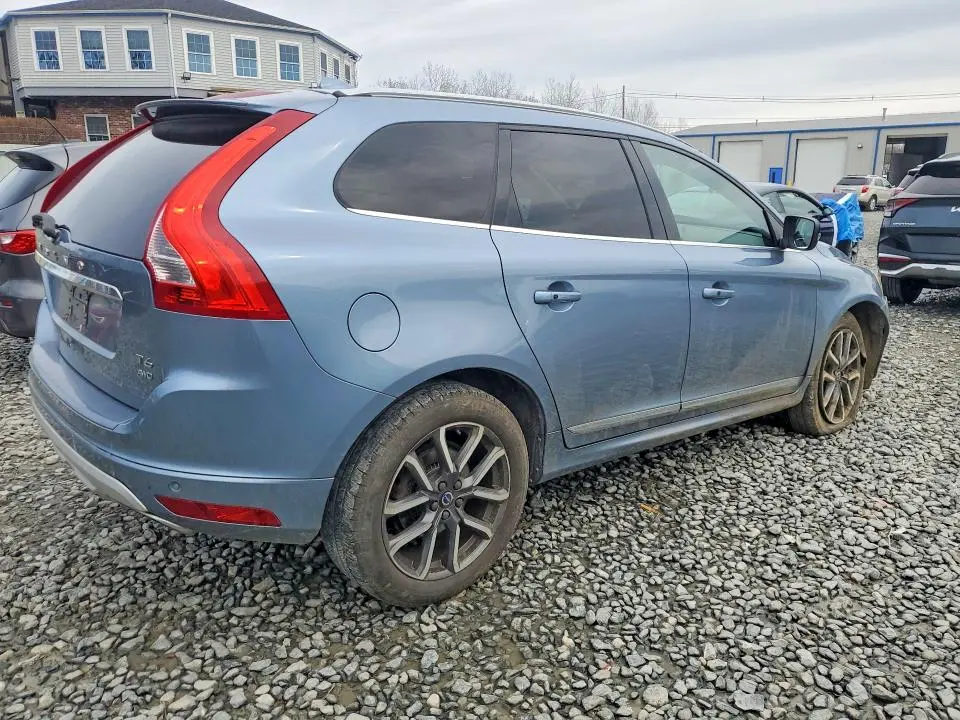 2017 VOLVO XC60 T6 DYNAMIC  