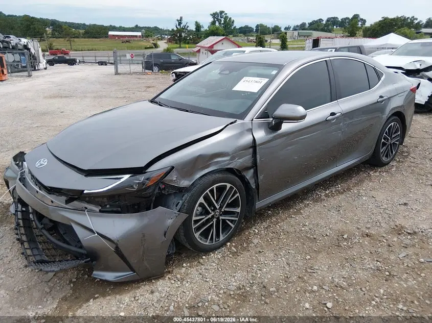 2025 TOYOTA CAMRY XLE