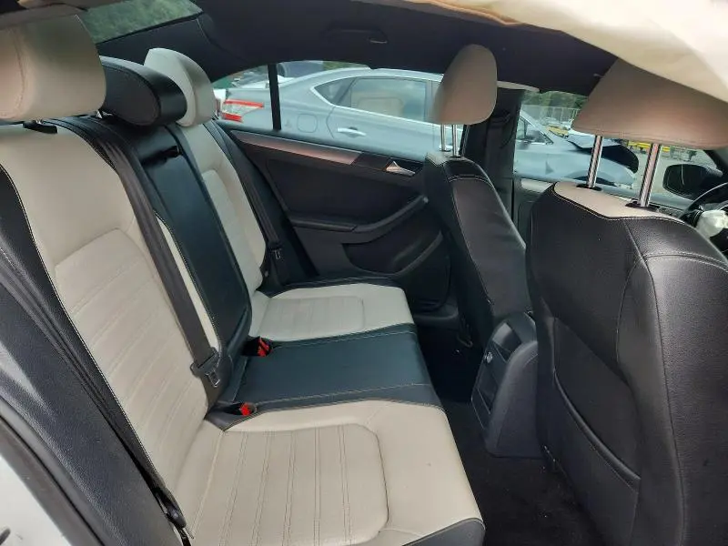 2016 VOLKSWAGEN JETTA SPORT  