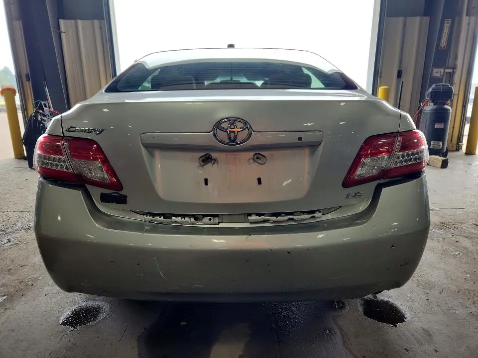 2011 TOYOTA CAMRY LE  