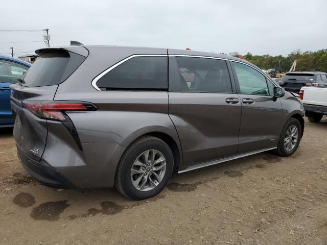 2021 TOYOTA SIENNA LE