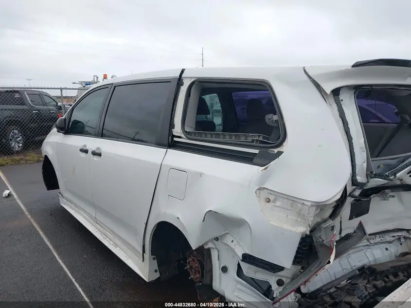 2013 TOYOTA SIENNA L V6 7 PASSENGER