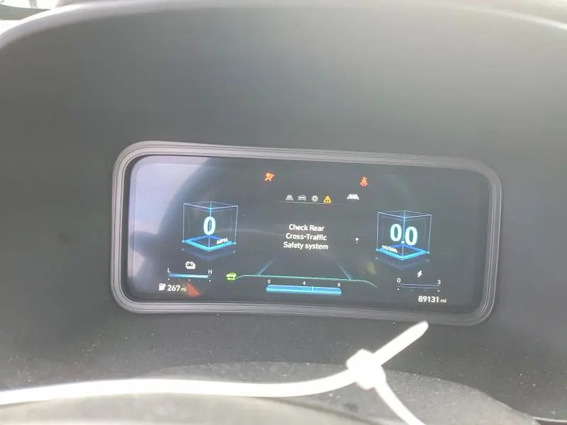 2023 HYUNDAI KONA SE  