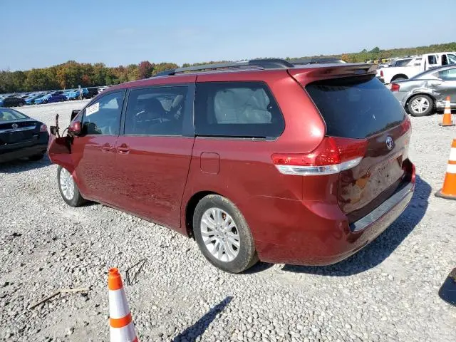 2013 TOYOTA SIENNA XLE  