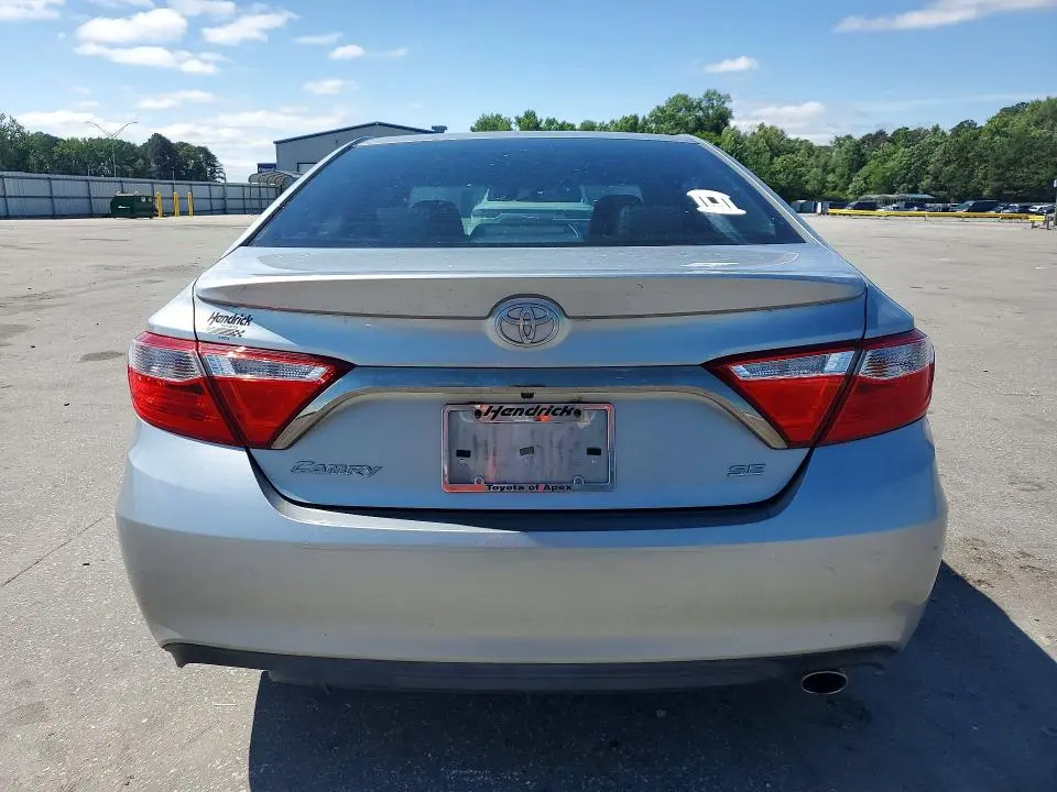 2017 TOYOTA CAMRY SE  