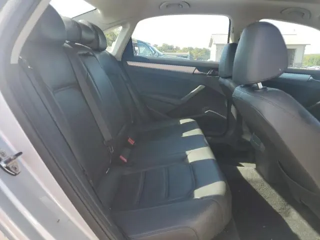 2012 VOLKSWAGEN PASSAT SE