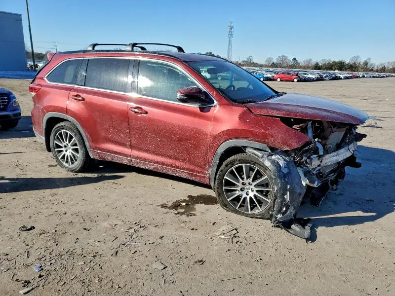2018 TOYOTA HIGHLANDER SE  