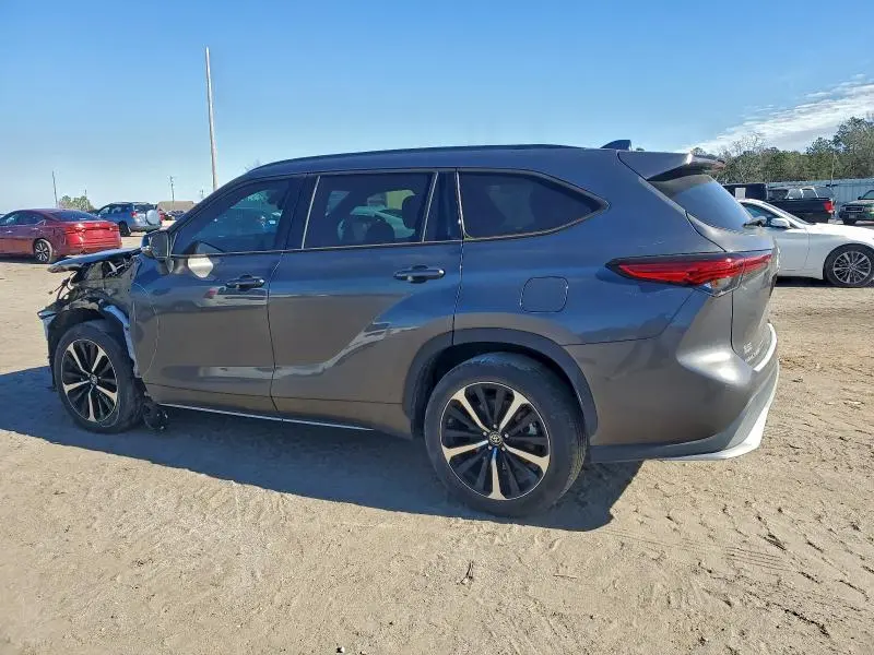 2022 TOYOTA HIGHLANDER XSE  
