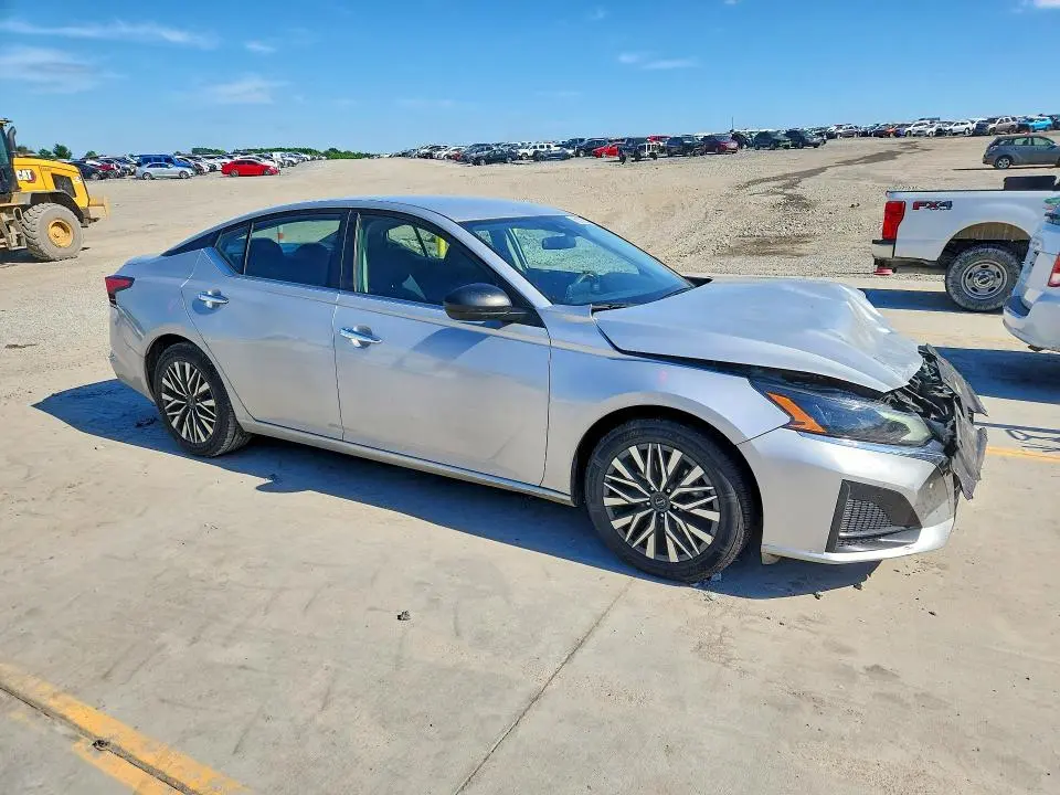 2024 NISSAN ALTIMA SV  