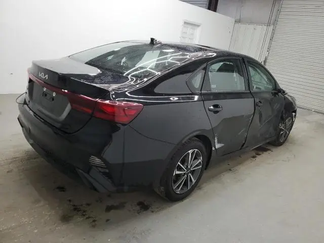 2023 KIA FORTE LX  
