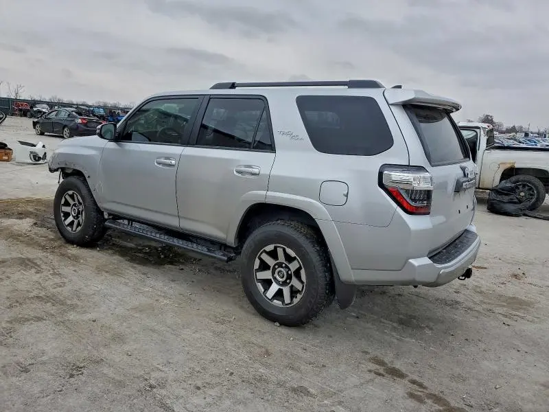 2023 TOYOTA 4RUNNER SE  