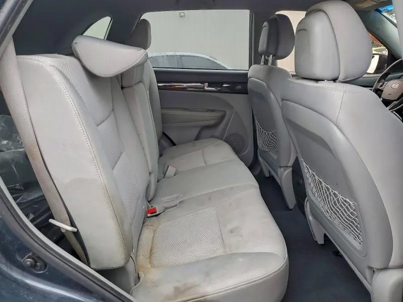2011 KIA SORENTO BASE  