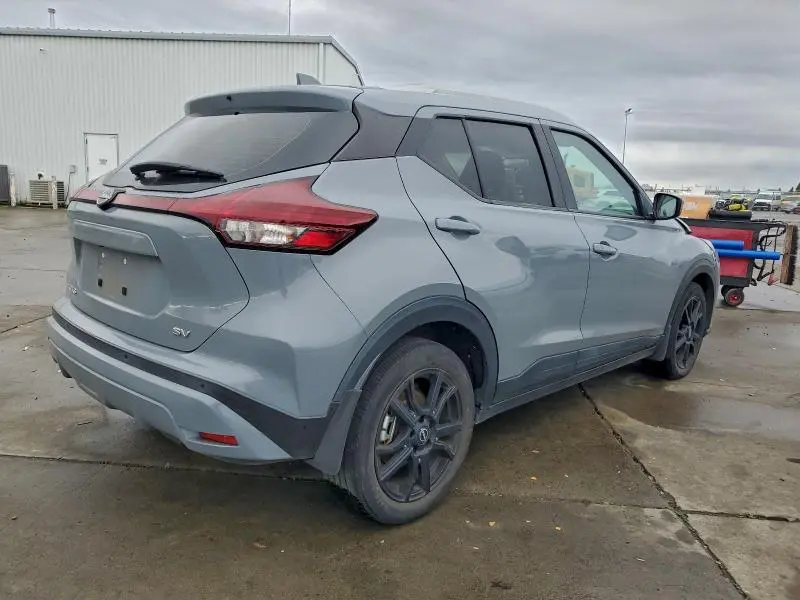 2022 NISSAN KICKS SV  