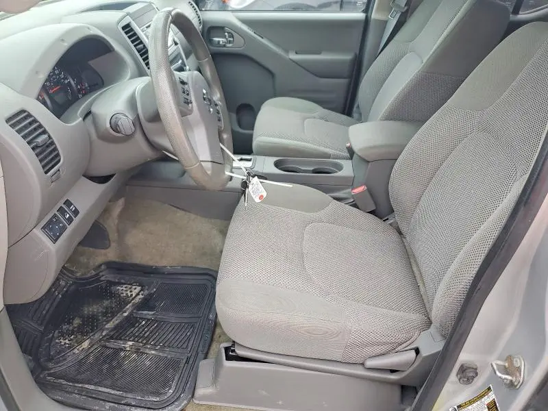 2017 NISSAN FRONTIER SV  