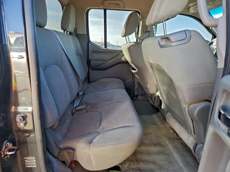 2013 NISSAN FRONTIER S  