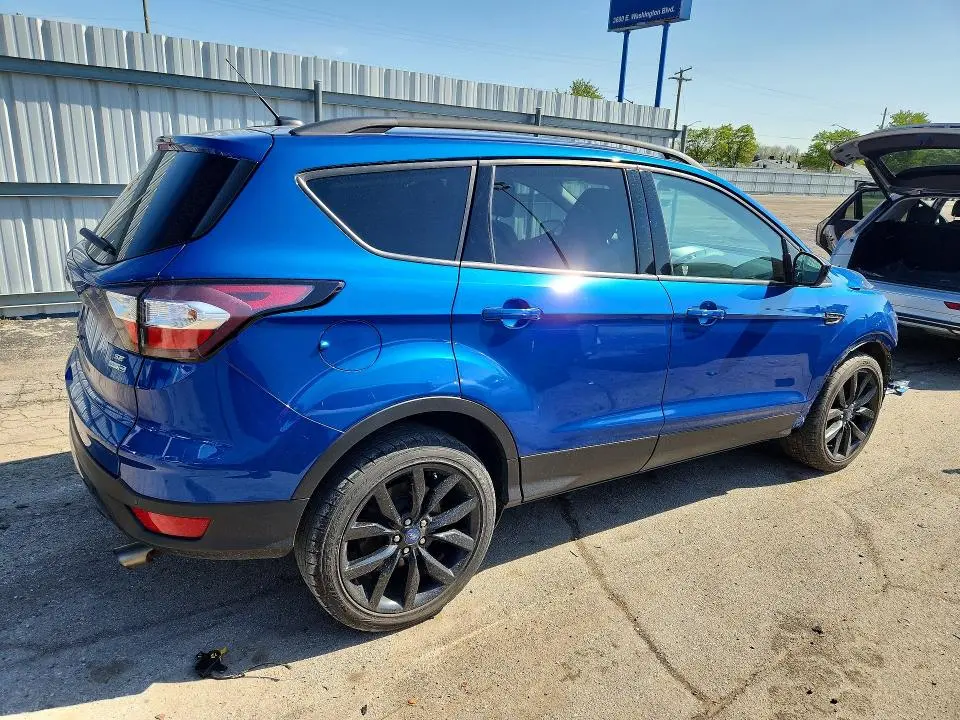 2017 FORD ESCAPE SE  