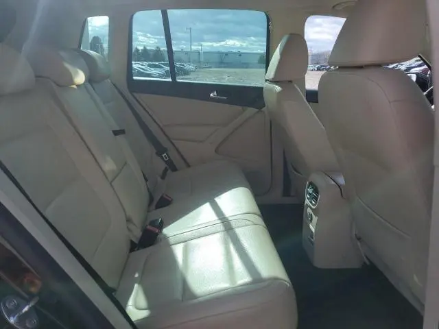 2011 VOLKSWAGEN TIGUAN S  