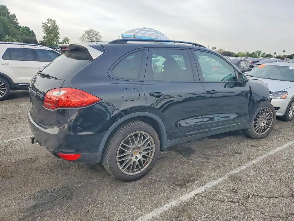 2014 PORSCHE CAYENNE   