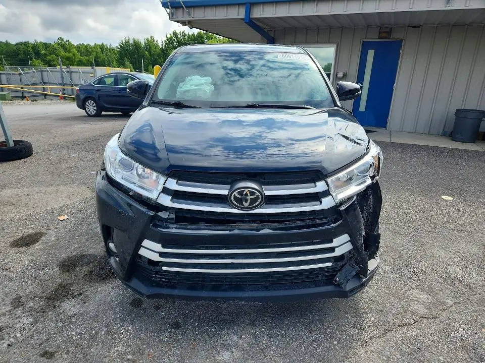 2017 TOYOTA HIGHLANDER LE PLUS  