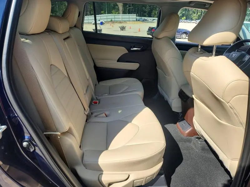 2020 TOYOTA HIGHLANDER XLE  