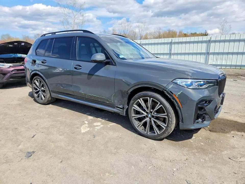 2022 BMW X7 M50I  