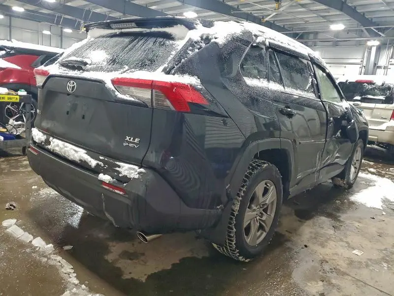 2025 TOYOTA RAV4 XLE  