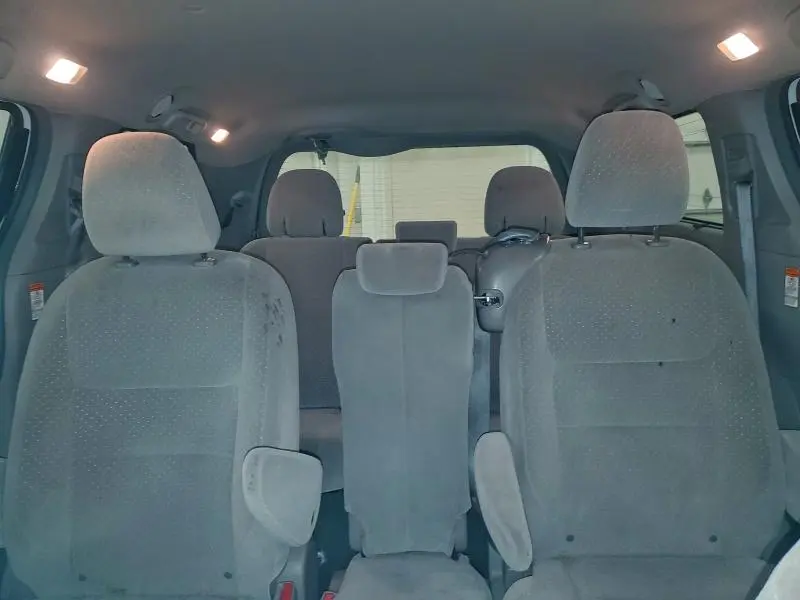 2016 TOYOTA SIENNA LE  