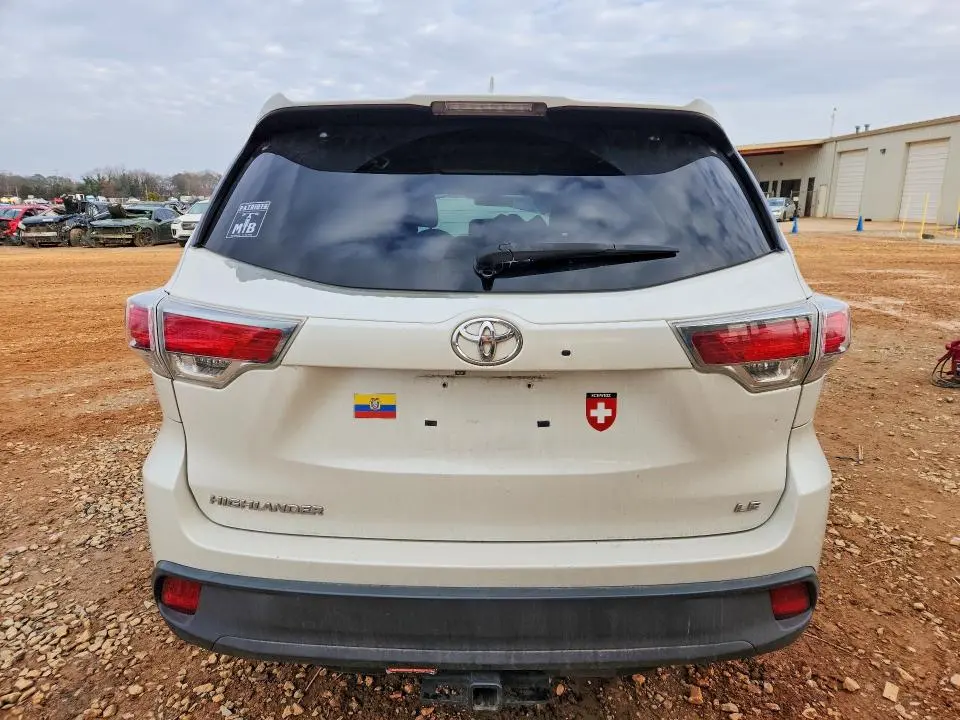 2015 TOYOTA HIGHLANDER LE  