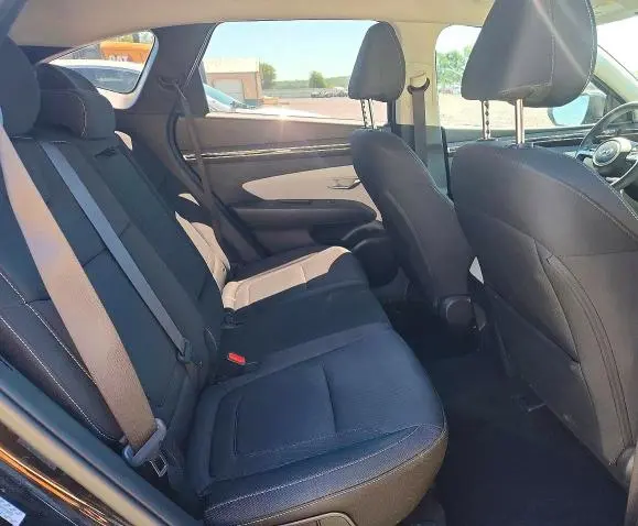 2022 HYUNDAI TUCSON SE  