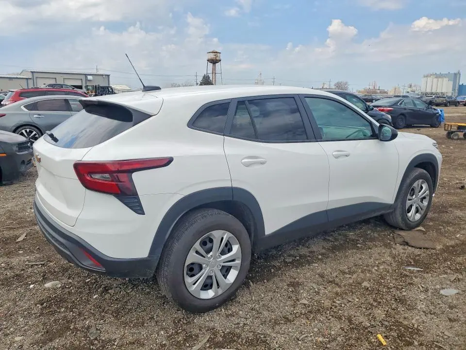 2024 CHEVROLET TRAX LS  