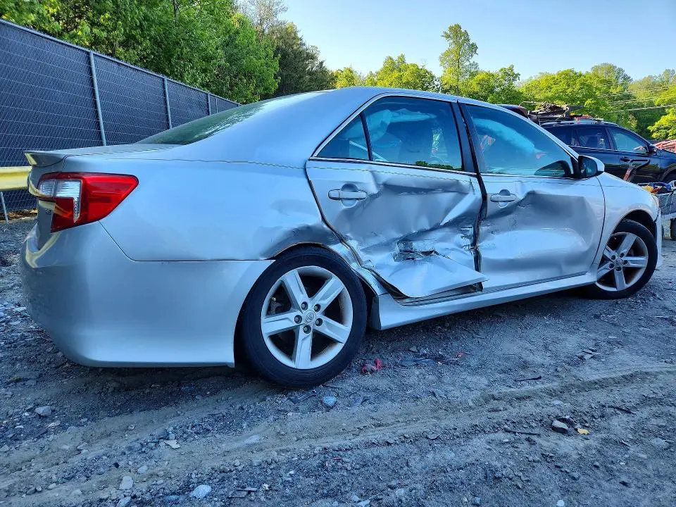 2014 TOYOTA CAMRY SE  