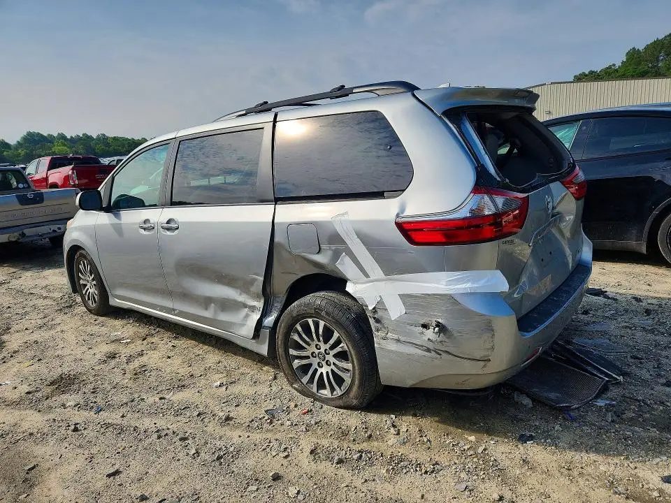2020 TOYOTA SIENNA XLE 8-PASSENGER  