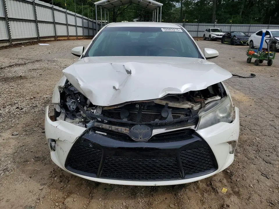 2015 TOYOTA CAMRY SE  