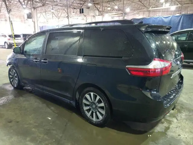 2020 TOYOTA SIENNA XLE  