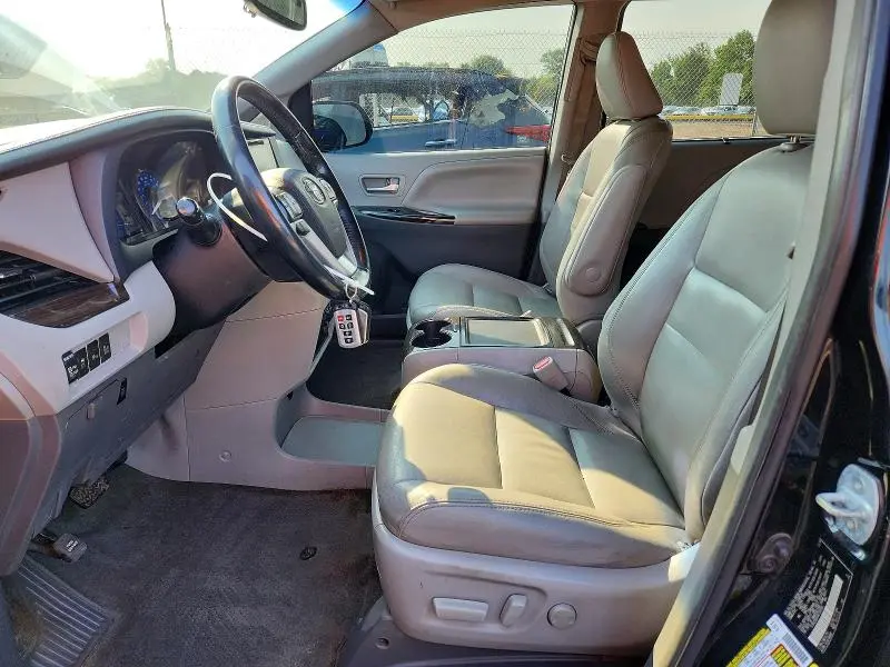2017 TOYOTA SIENNA XLE 7-PASSENGER  