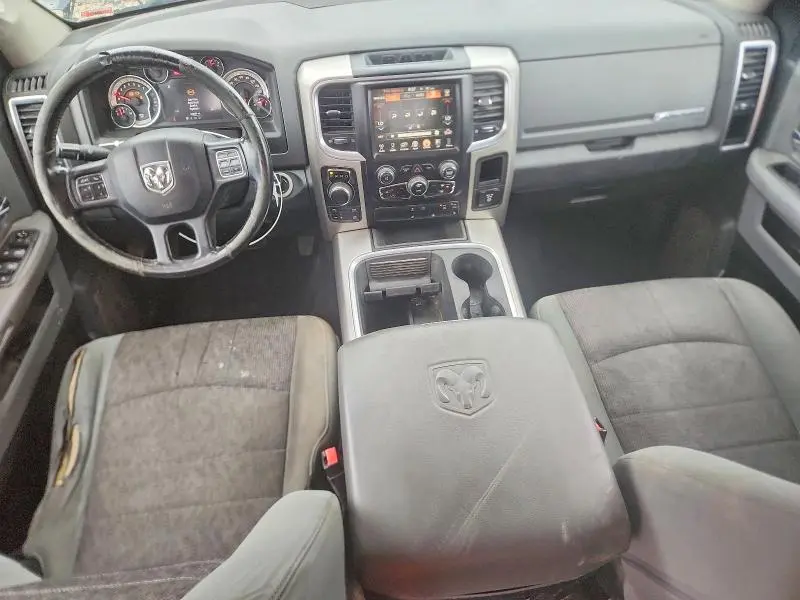 2016 RAM 1500 SLT  