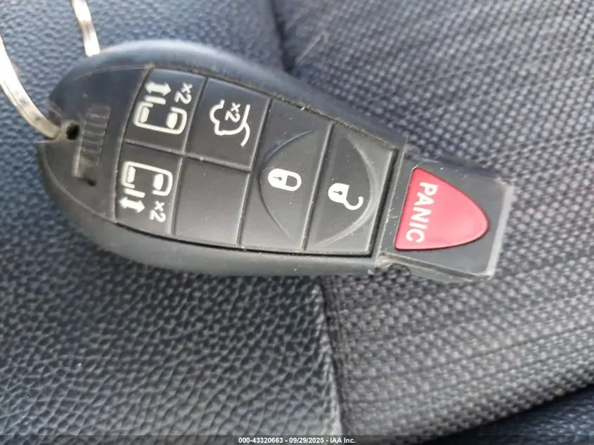 2013 CHRYSLER TOWN & COUNTRY S