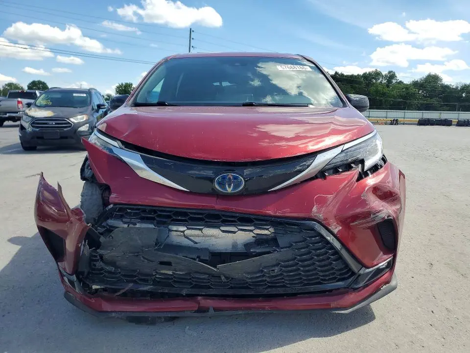 2021 TOYOTA SIENNA XSE  