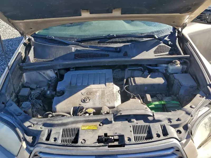 2010 TOYOTA HIGHLANDER SE  