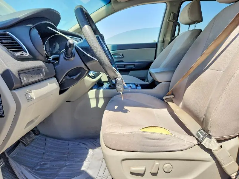 2017 KIA SEDONA LX  