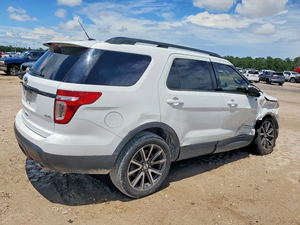 2015 FORD EXPLORER XLT  