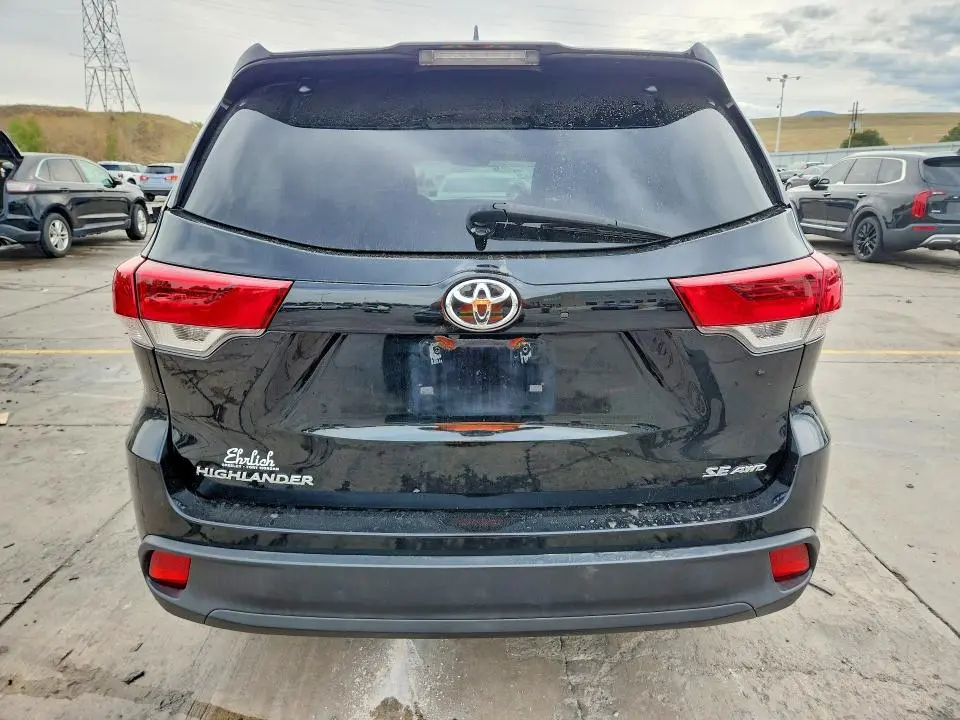 2018 TOYOTA HIGHLANDER SE  