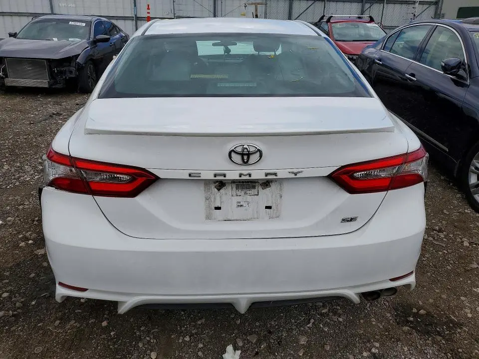 2018 TOYOTA CAMRY SE  
