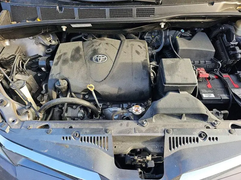 2018 TOYOTA SIENNA XLE 8-PASSENGER  