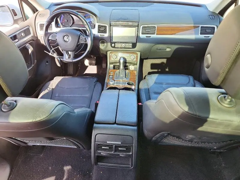 2015 VOLKSWAGEN TOUAREG V6  