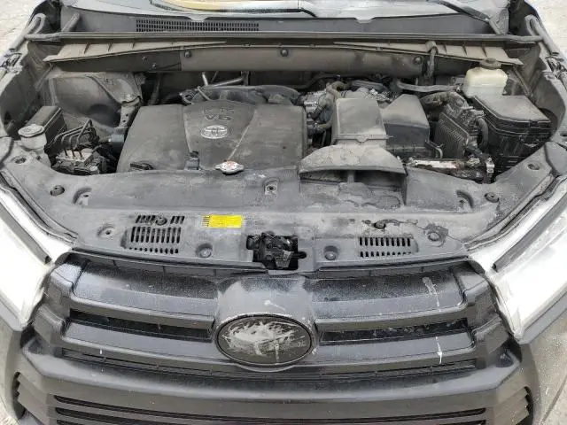 2018 TOYOTA HIGHLANDER SE  